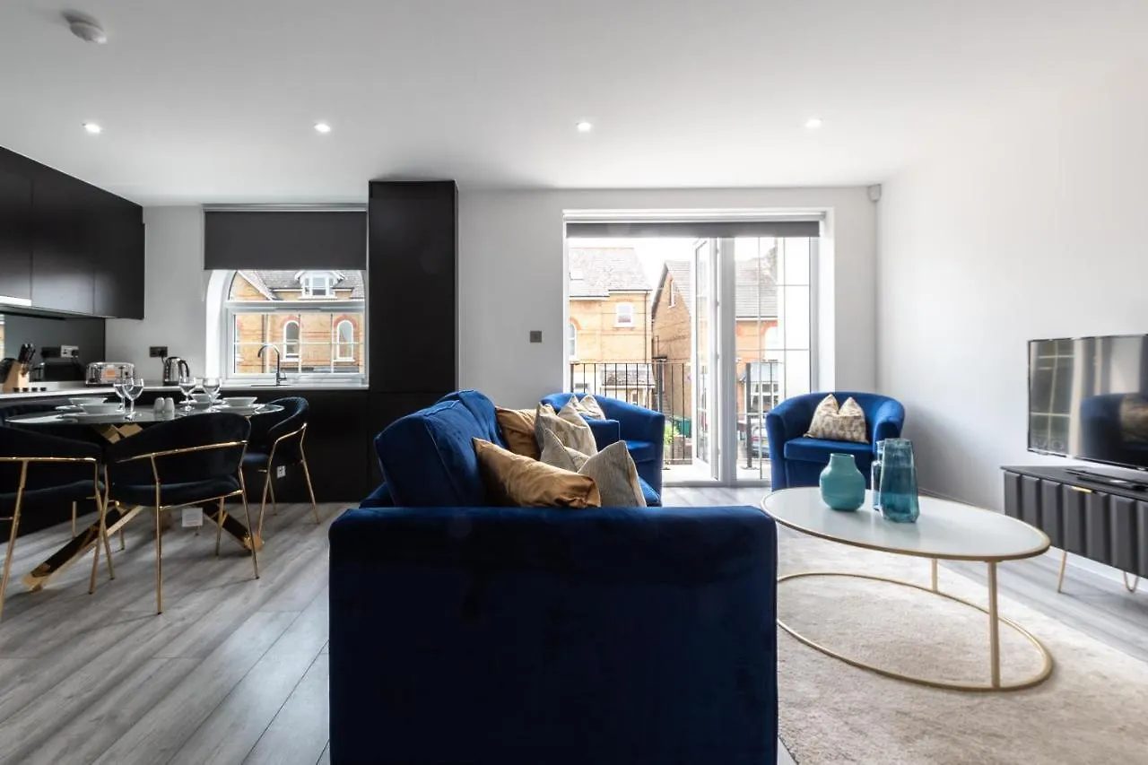 High-End Luxury Apartments - Free Parking And Wifi Included! Staines-upon-Thames