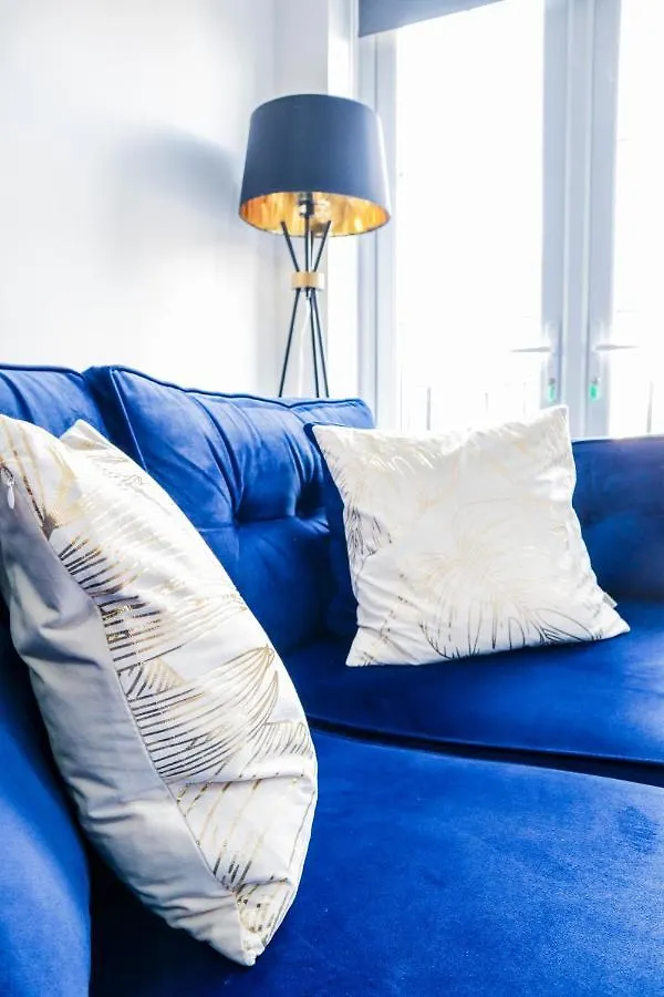 High-End Luxury Apartments - Free Parking And Wifi Included! Staines-upon-Thames