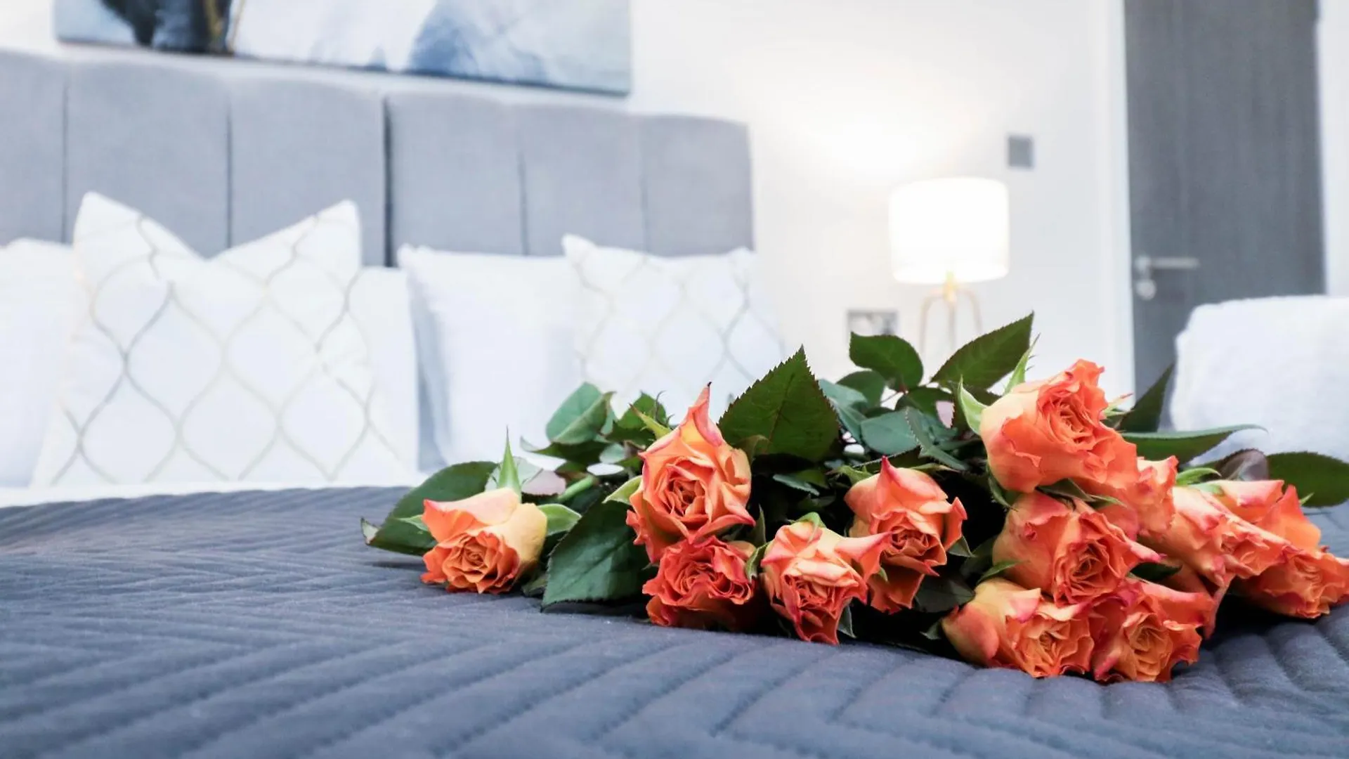High-End Luxury Apartments - Free Parking And Wifi Included! Staines-upon-Thames