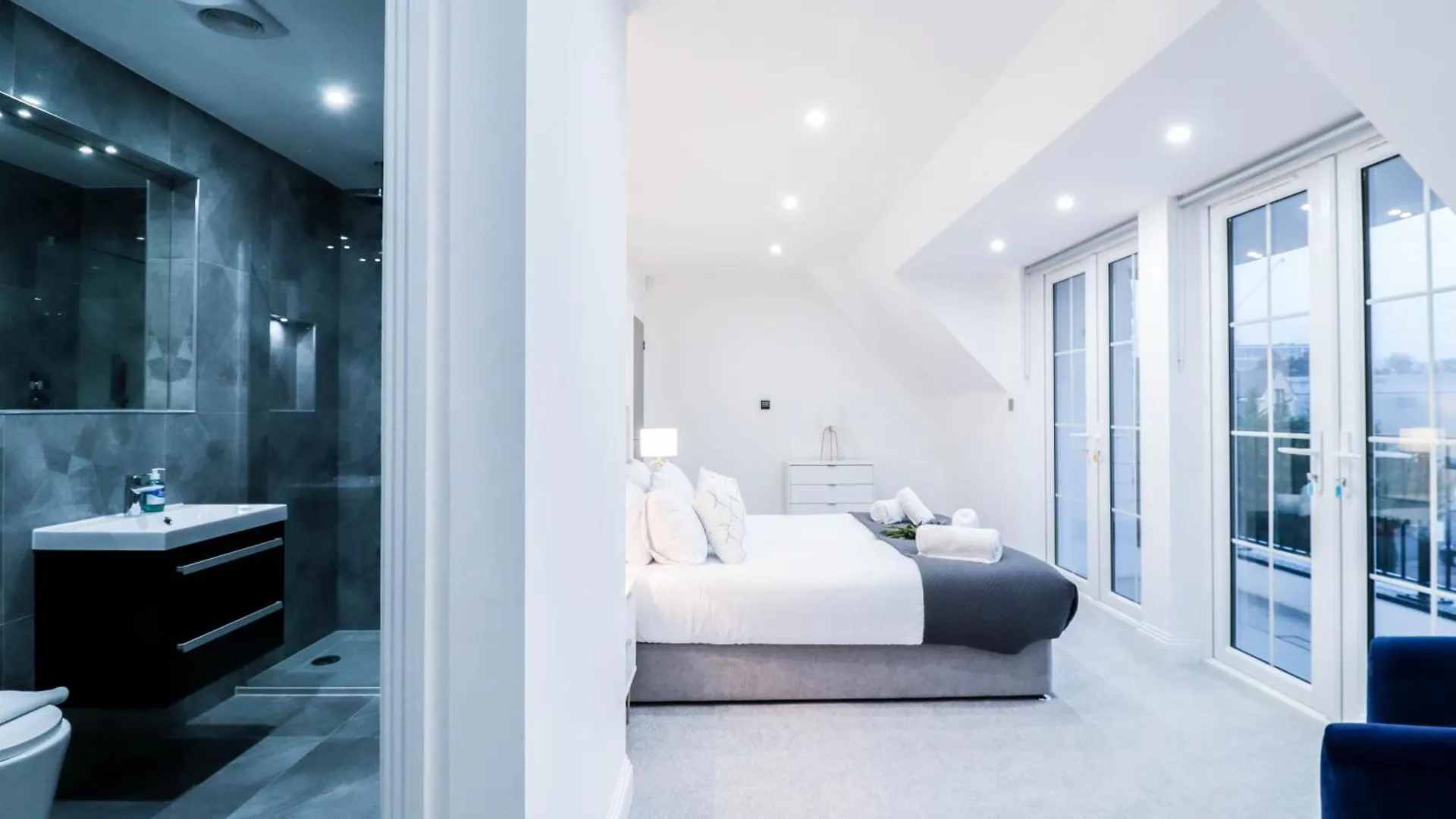 High-End Luxury Apartments - Free Parking And Wifi Included! Staines-upon-Thames 0*,