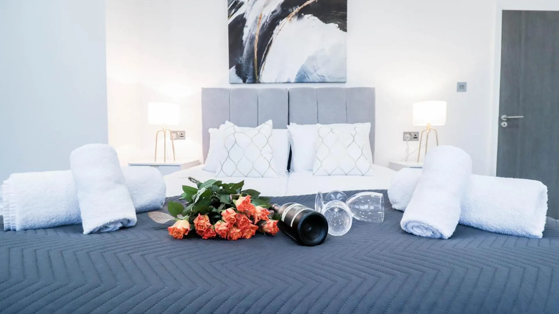 High-End Luxury Apartments - Free Parking And Wifi Included! Staines-upon-Thames United Kingdom