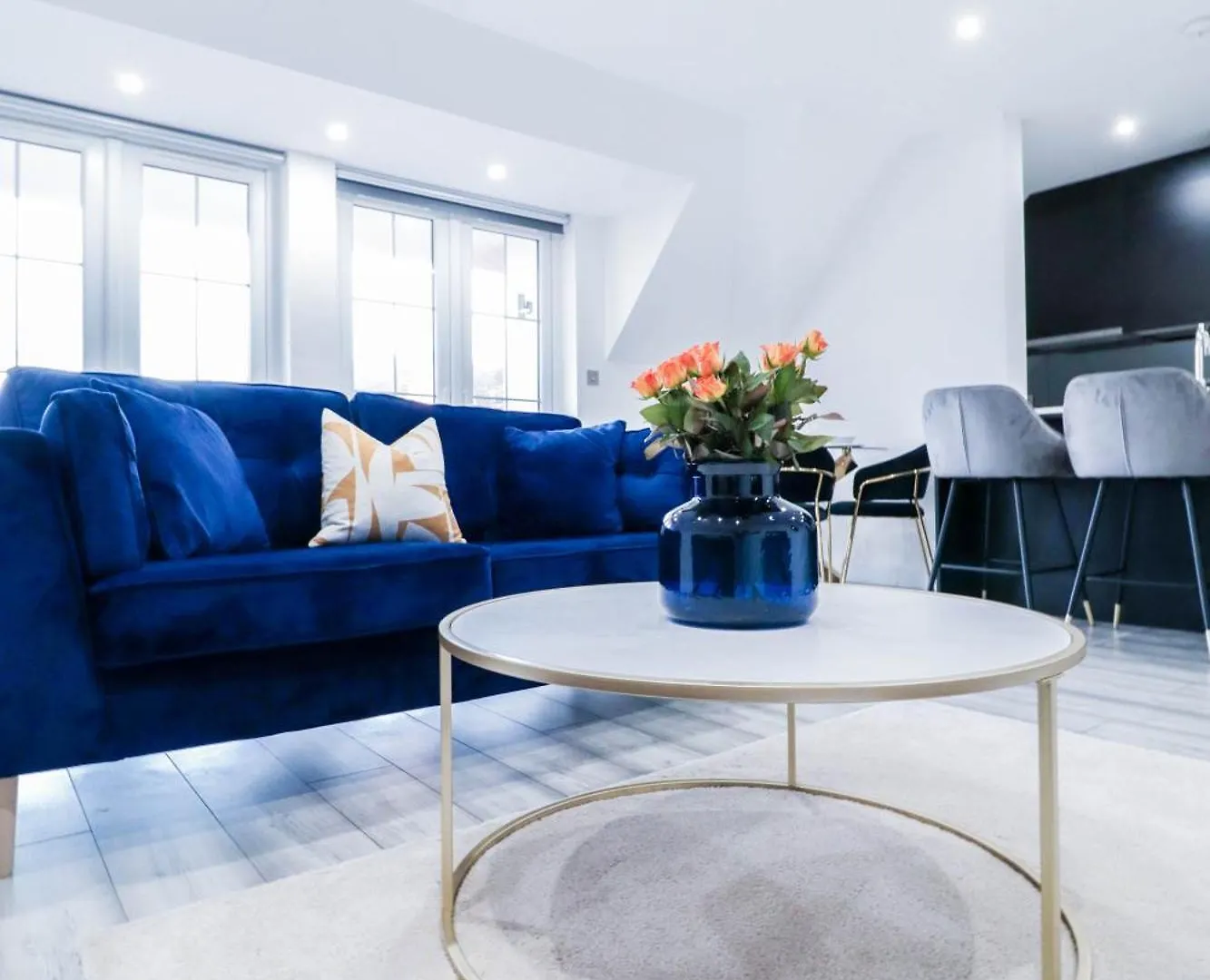 High-End Luxury Apartments - Free Parking And Wifi Included! Staines-upon-Thames