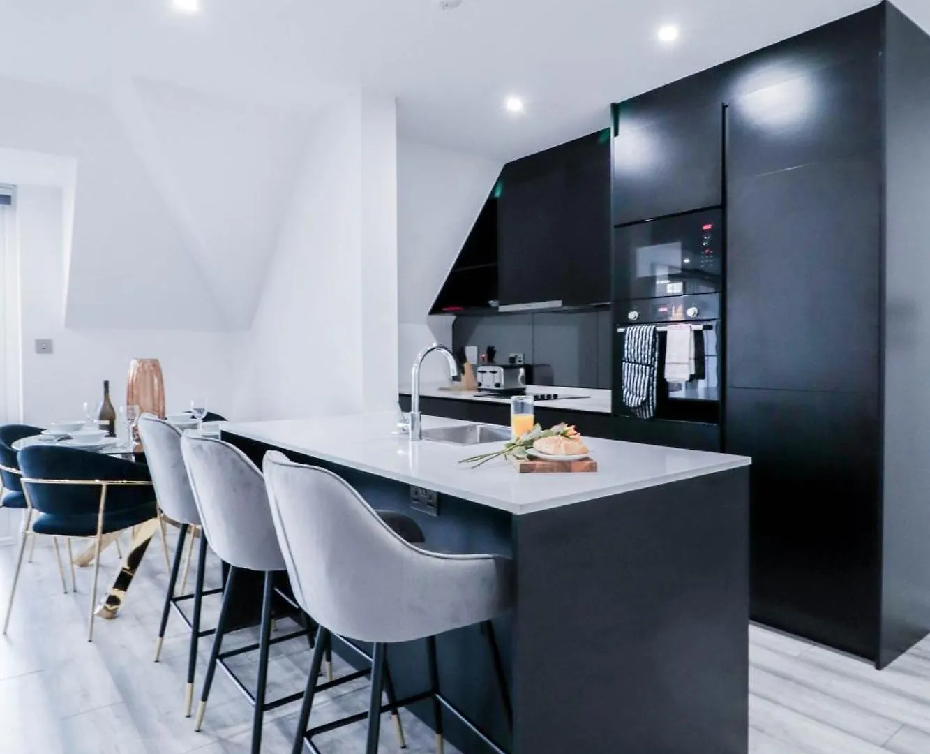 High-End Luxury Apartments - Free Parking And Wifi Included! Staines-upon-Thames 0*,