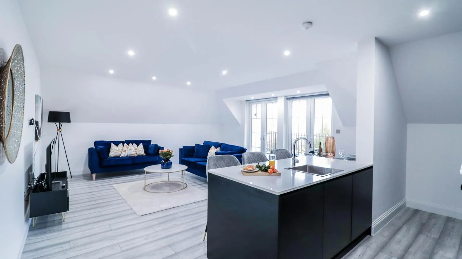 High-End Luxury Apartments - Free Parking And Wifi Included! Staines-upon-Thames